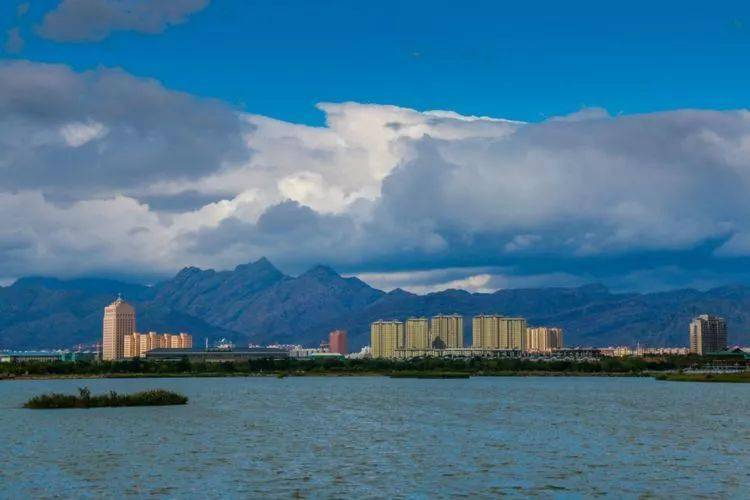 笔触黄河畔，宁夏千年风情画卷